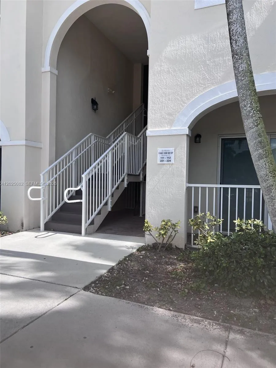 11601 NW 89th St # 222, Doral FL 33178