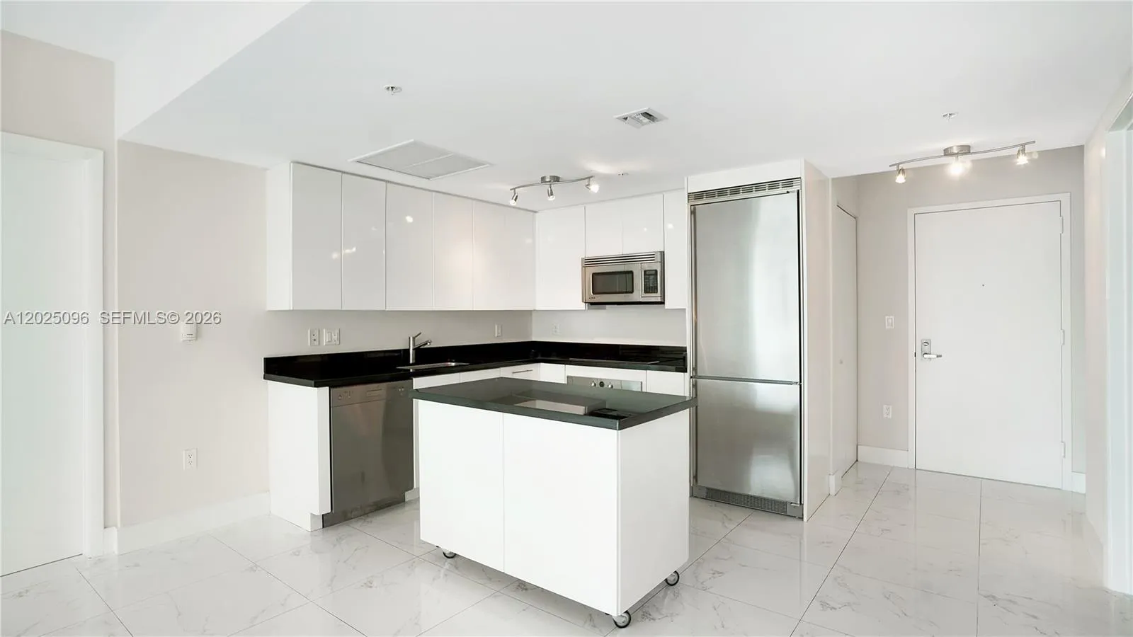 92 SW 3rd St # 1803, Miami FL 33130