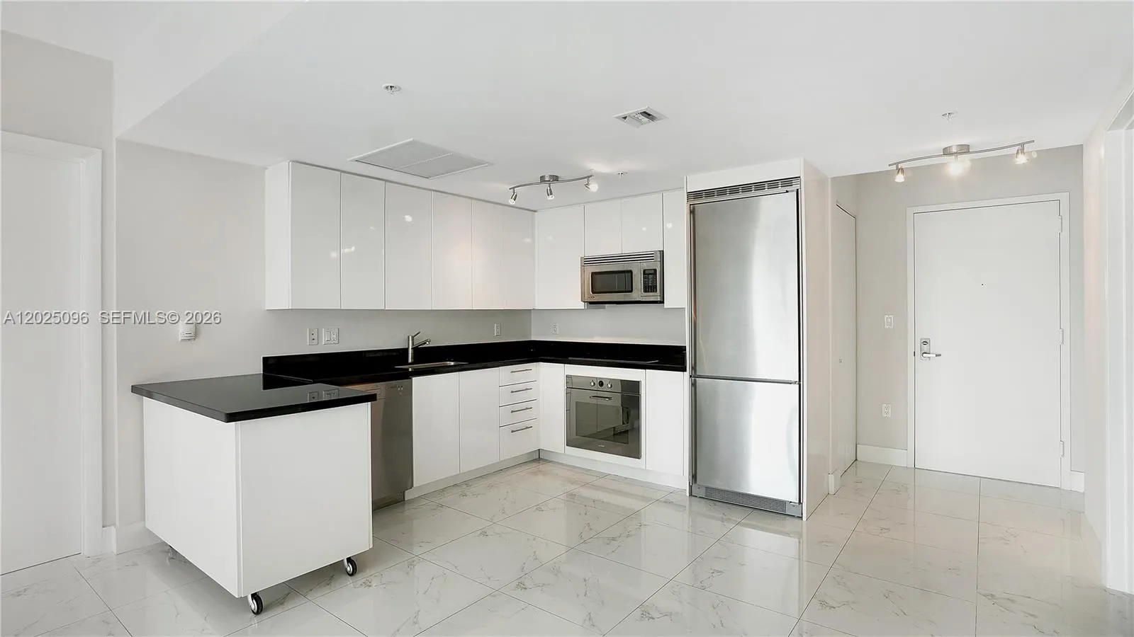 92 SW 3rd St # 1803, Miami FL 33130
