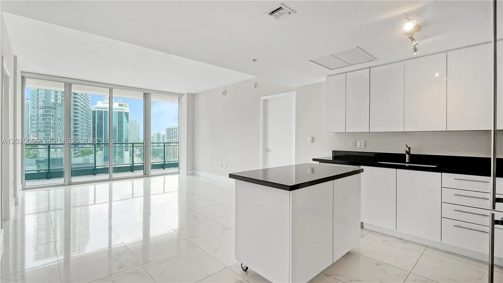 92 SW 3rd St # 1803, Miami FL 33130