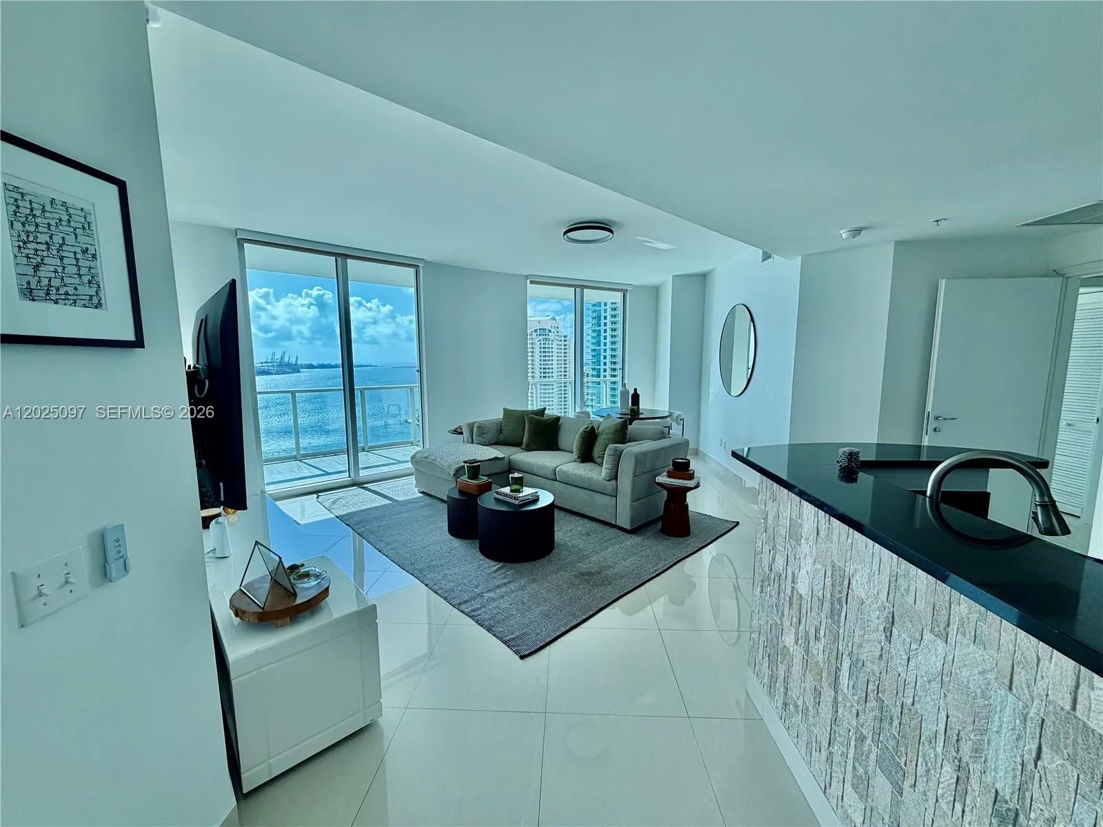 300 S Biscayne Blvd # 1810, Miami FL 33131