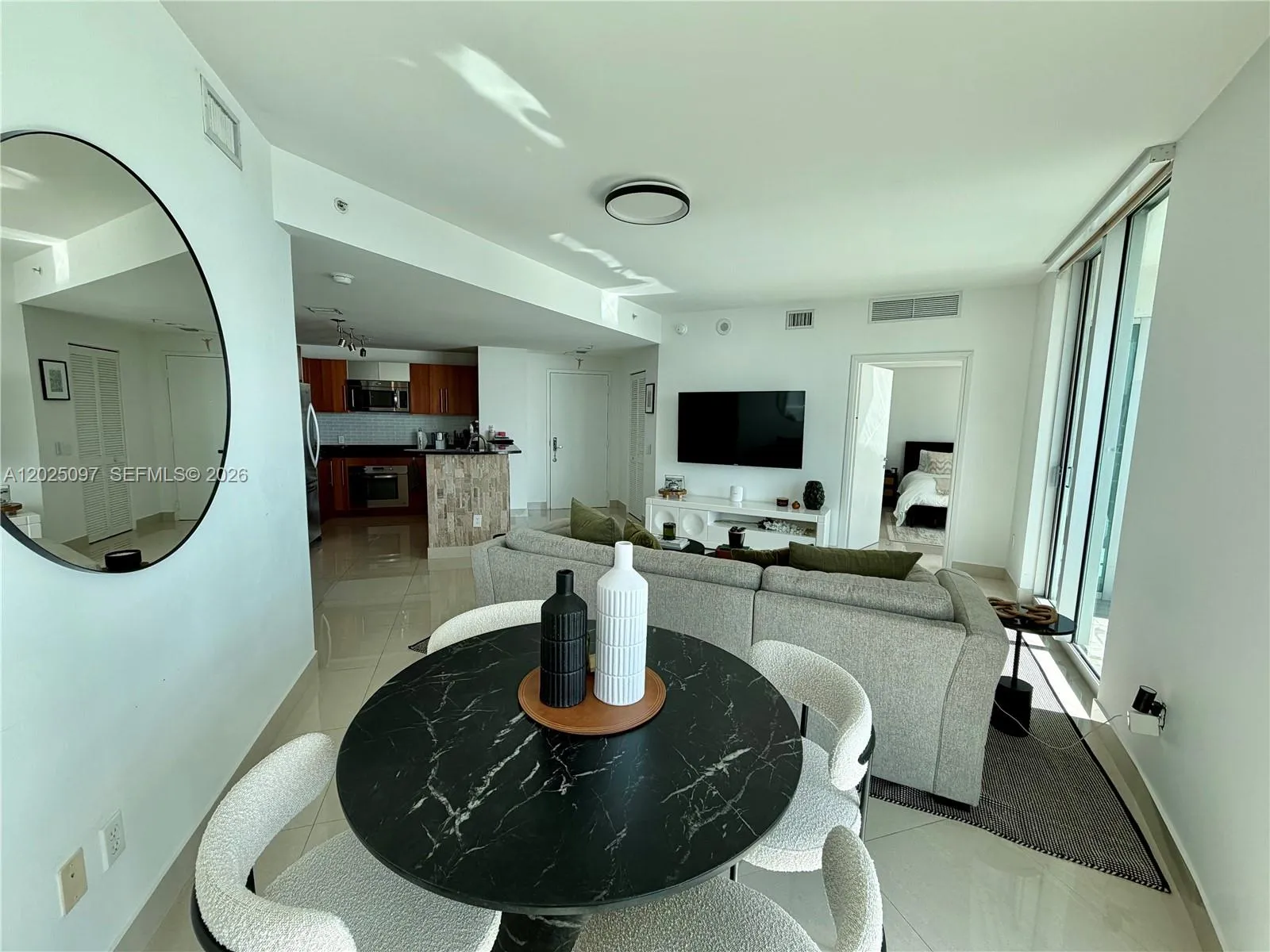 300 S Biscayne Blvd # 1810, Miami FL 33131