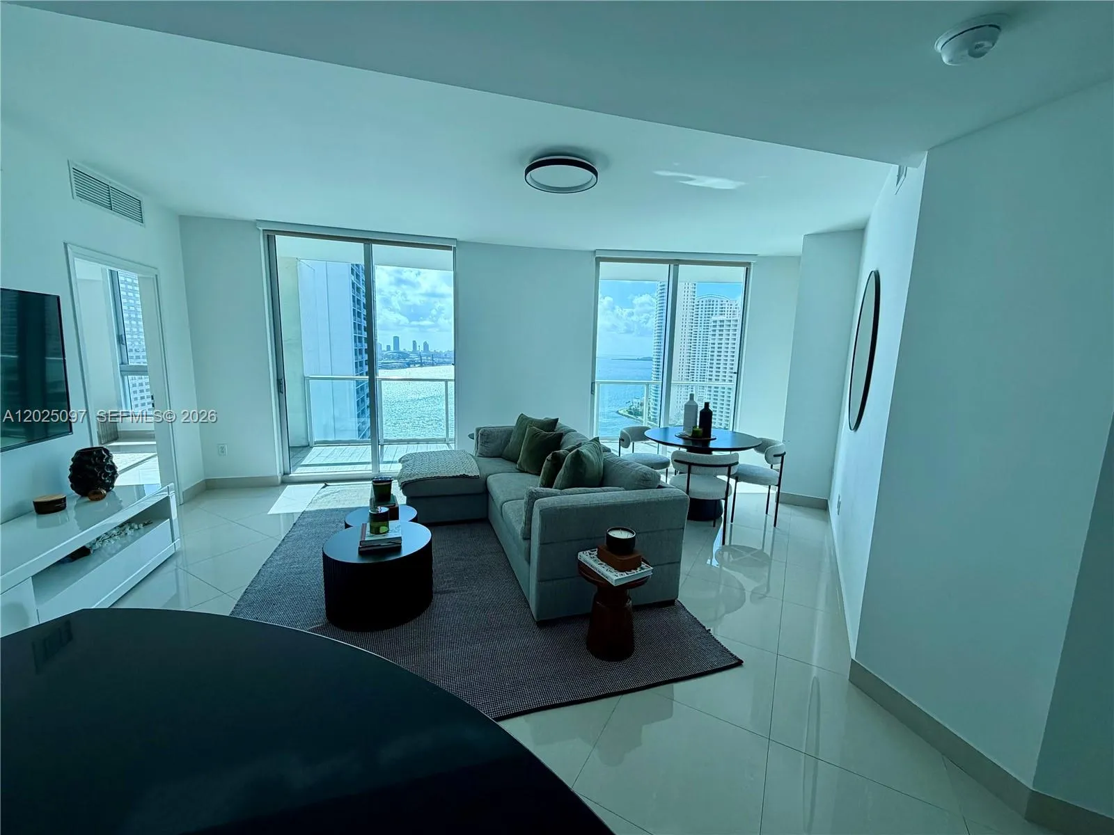 300 S Biscayne Blvd # 1810, Miami FL 33131