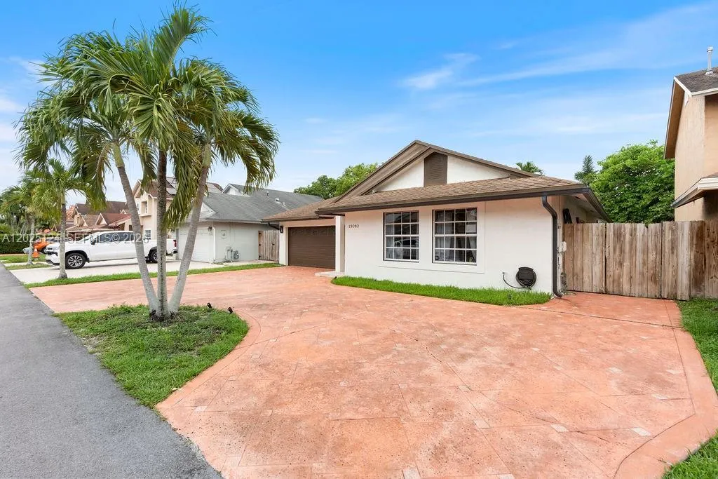 19080 NW 77th Ct, Hialeah FL 33015