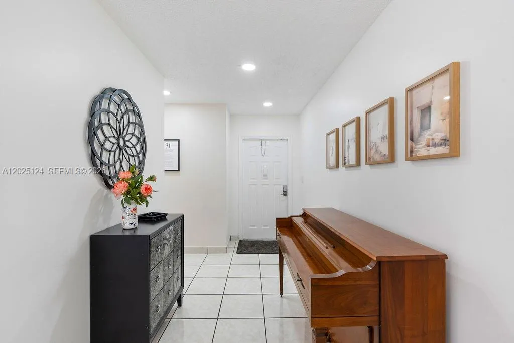19080 NW 77th Ct, Hialeah FL 33015
