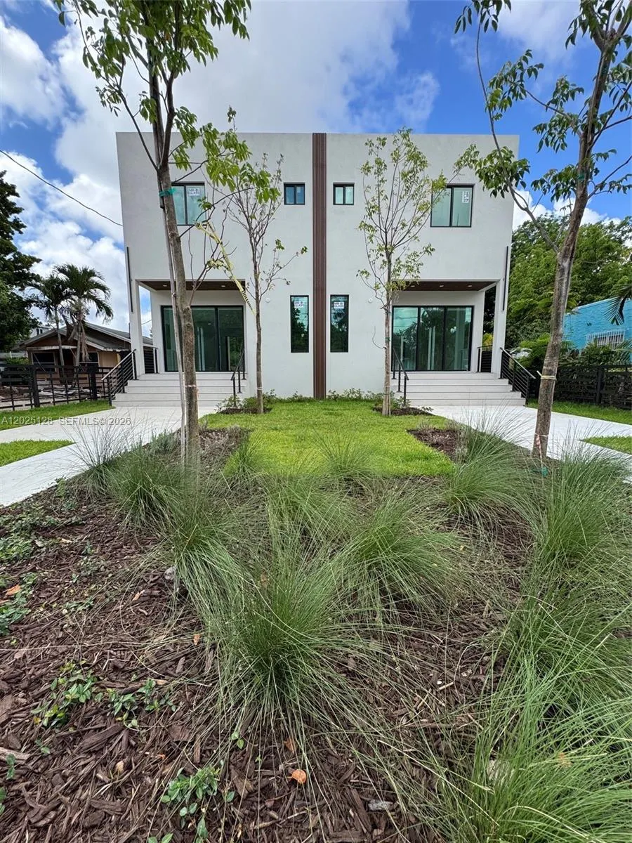 1924 NW 27th St, Miami FL 33142