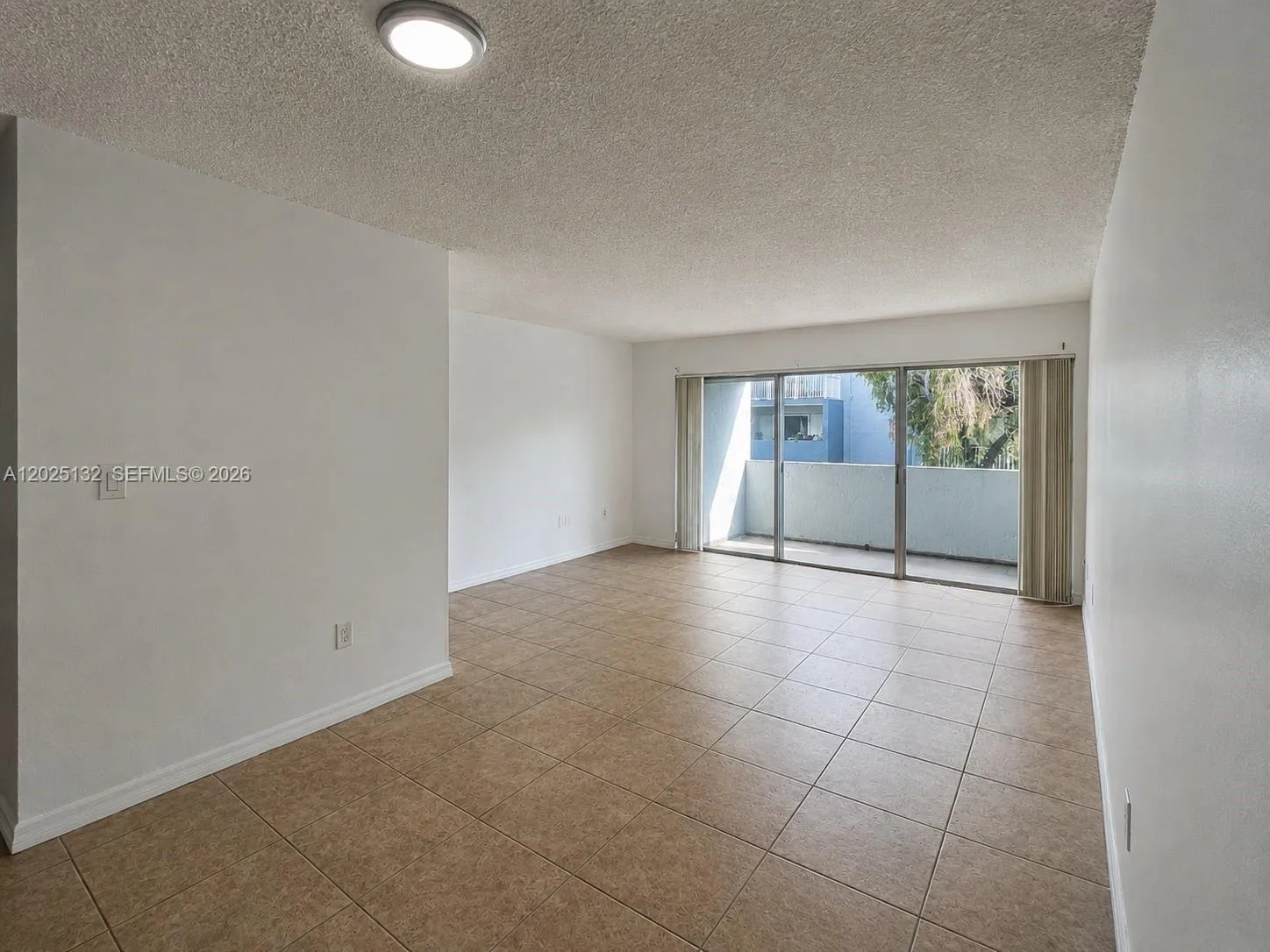 9371 Fontainebleau Blvd # I205, Miami FL 33172