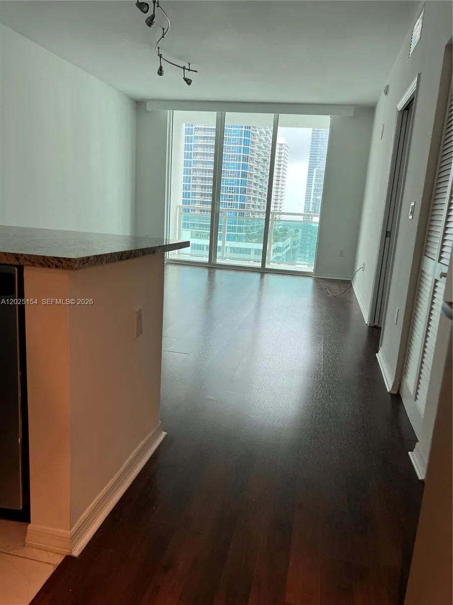 950 Brickell Bay Dr # 2303, Miami FL 33131