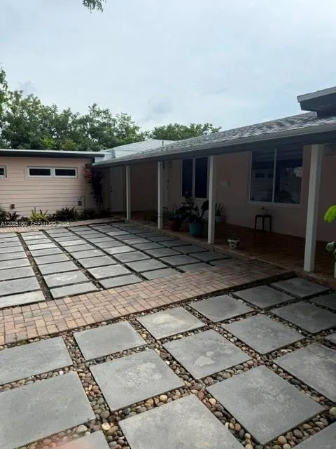 2016 NE 14th Ct # 2, Fort Lauderdale FL 33304