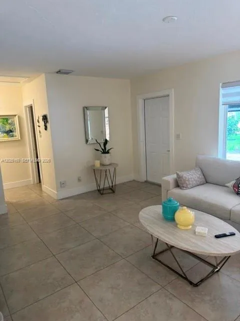 2016 NE 14th Ct # 2, Fort Lauderdale FL 33304