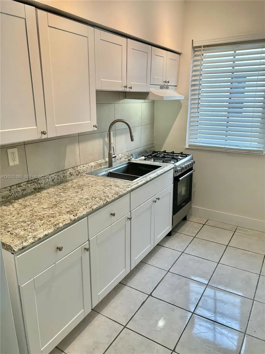 1124 Pennsylvania Ave # 4, Miami Beach FL 33139