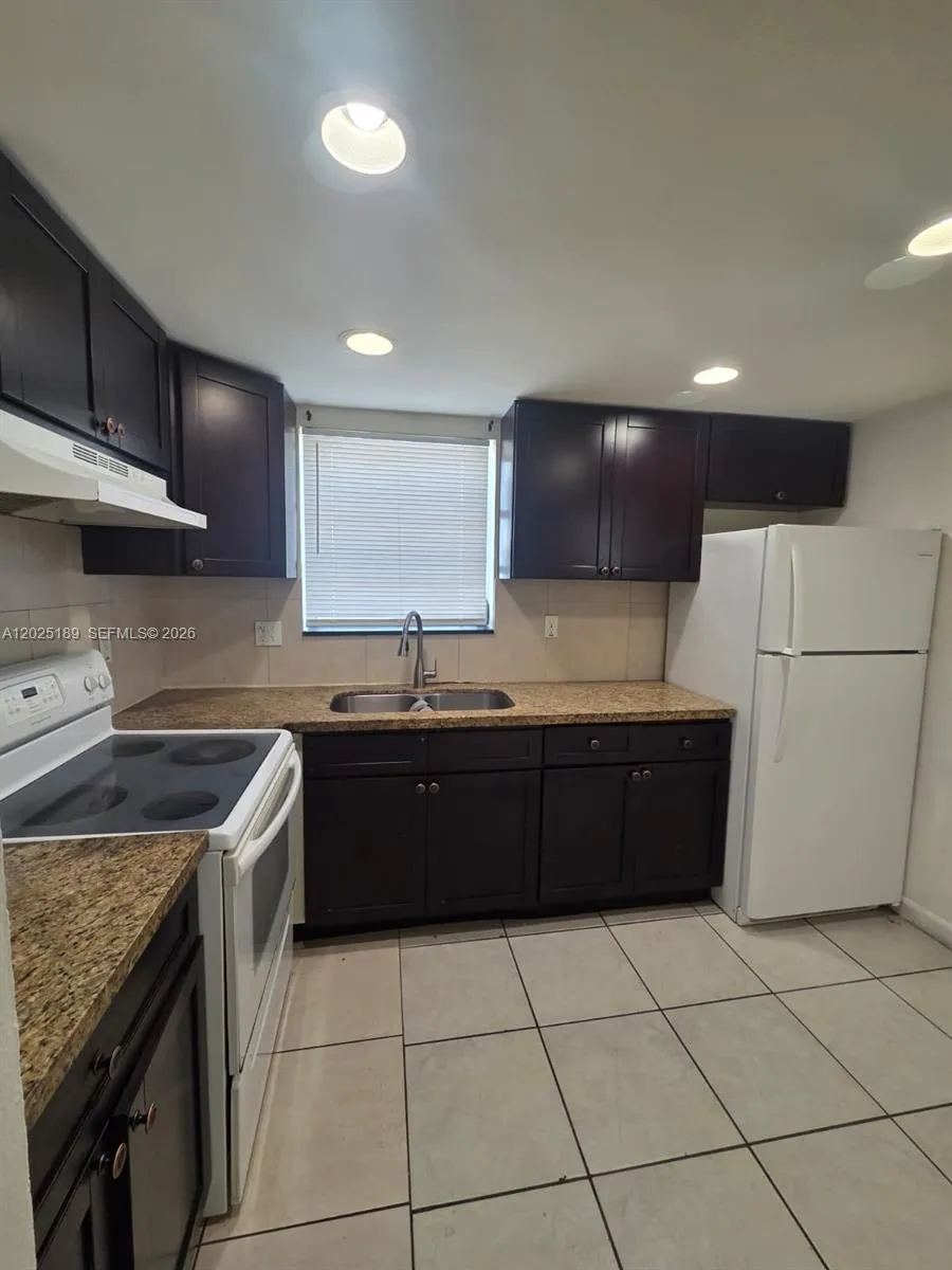 2121 NE 168th St # 06, North Miami Beach FL 33162