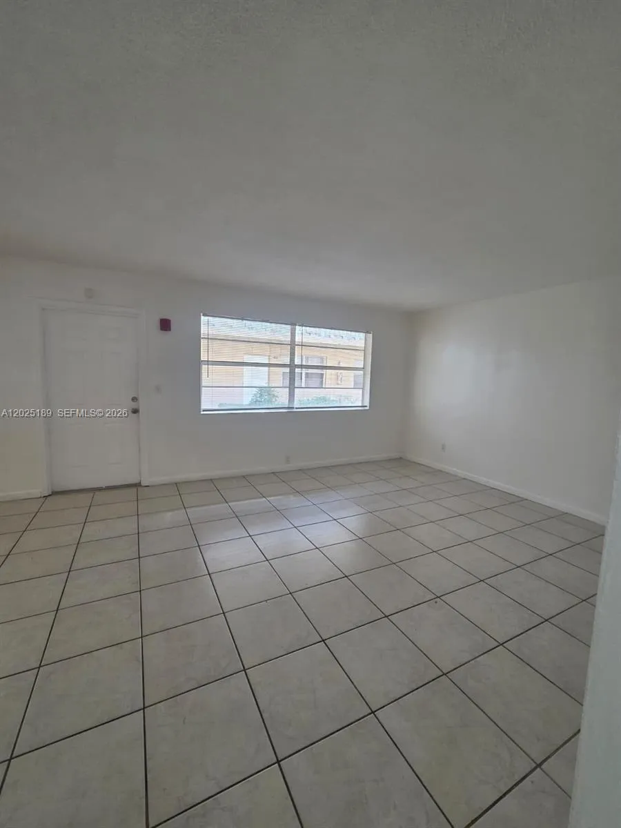 2121 NE 168th St # 06, North Miami Beach FL 33162