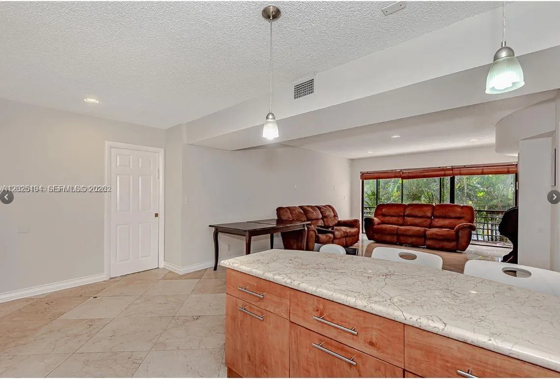4000 N Hills Dr # 29, Hollywood FL 33021
