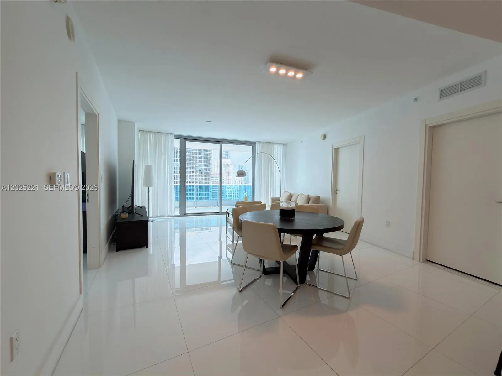 200 Biscayne Boulevard Way # 4104, Miami FL 33131