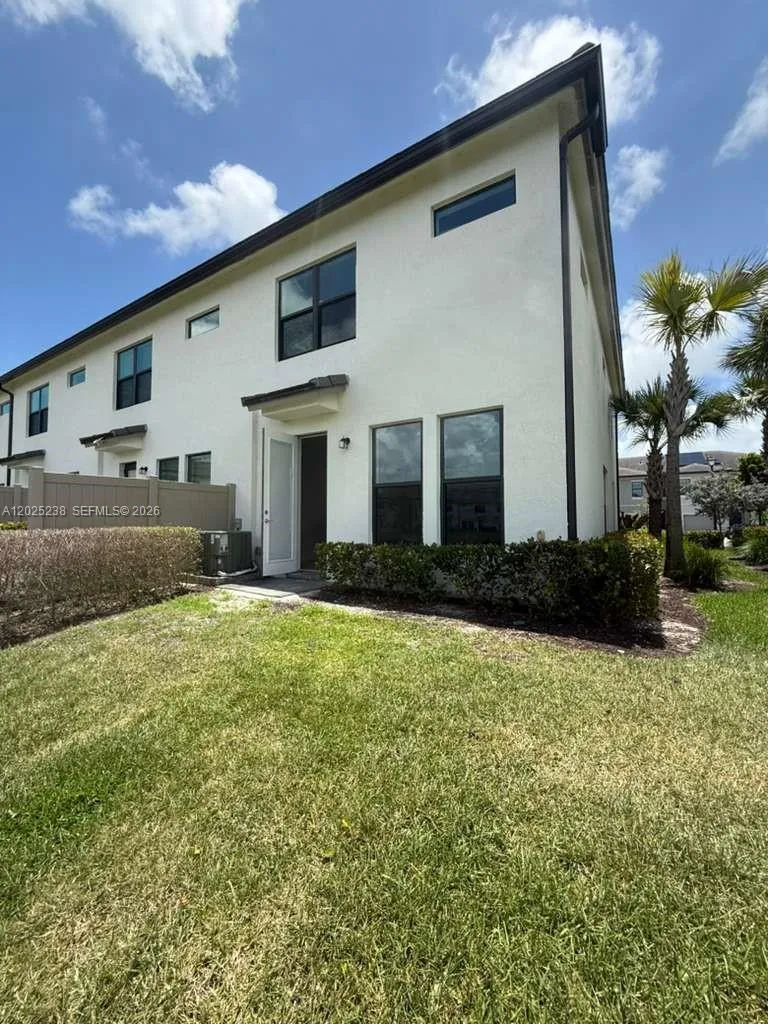 2163 S Appleton Cir S, Oakland Park FL 33309
