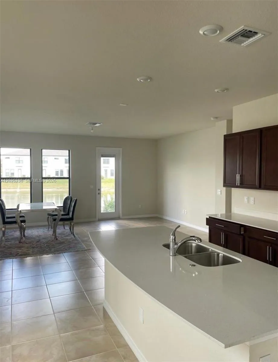 2163 S Appleton Cir S, Oakland Park FL 33309