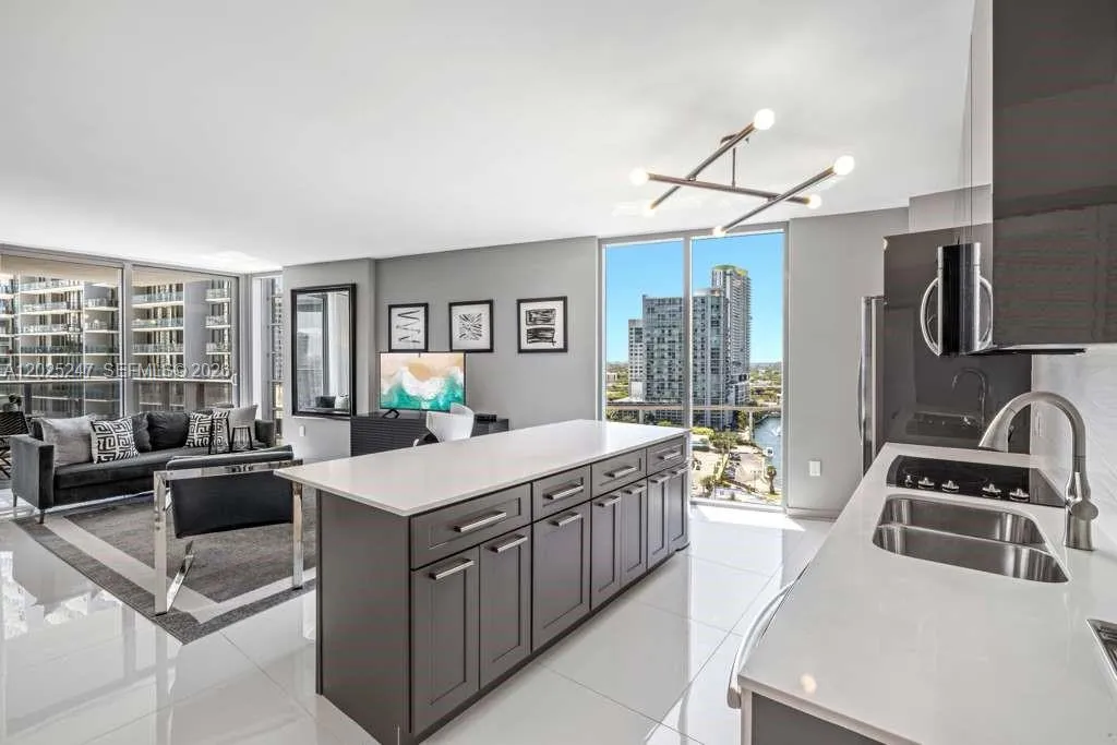 31 SE 6th St # 2101, Miami FL 33131