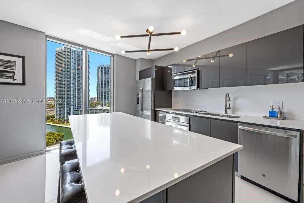31 SE 6th St # 2101, Miami FL 33131