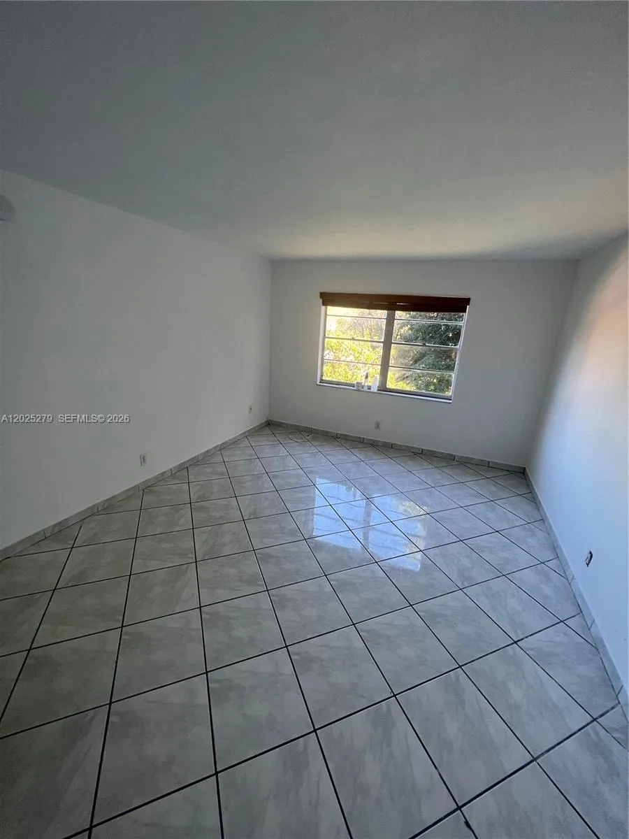 8511 NW 8th St # 311, Miami FL 33126