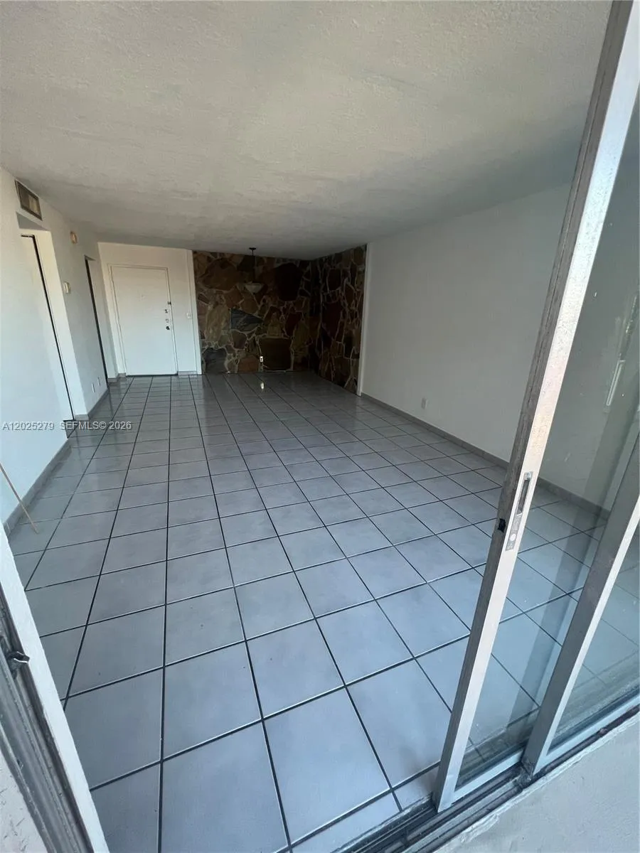 8511 NW 8th St # 311, Miami FL 33126