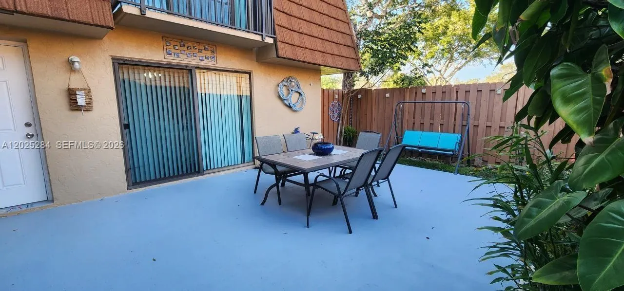 2556 Lakeview Ct, Cooper City FL 33026