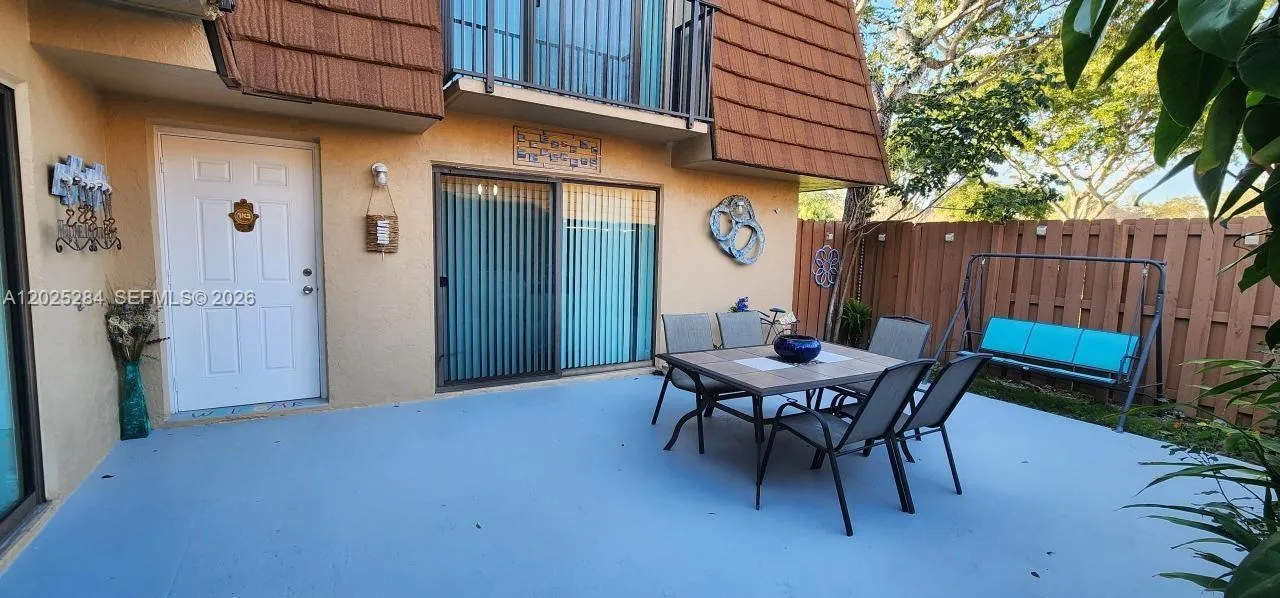 2556 Lakeview Ct, Cooper City FL 33026