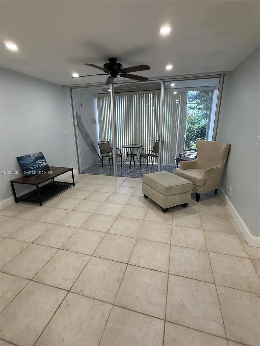 942 NE 199th St # 102, Miami FL 33179