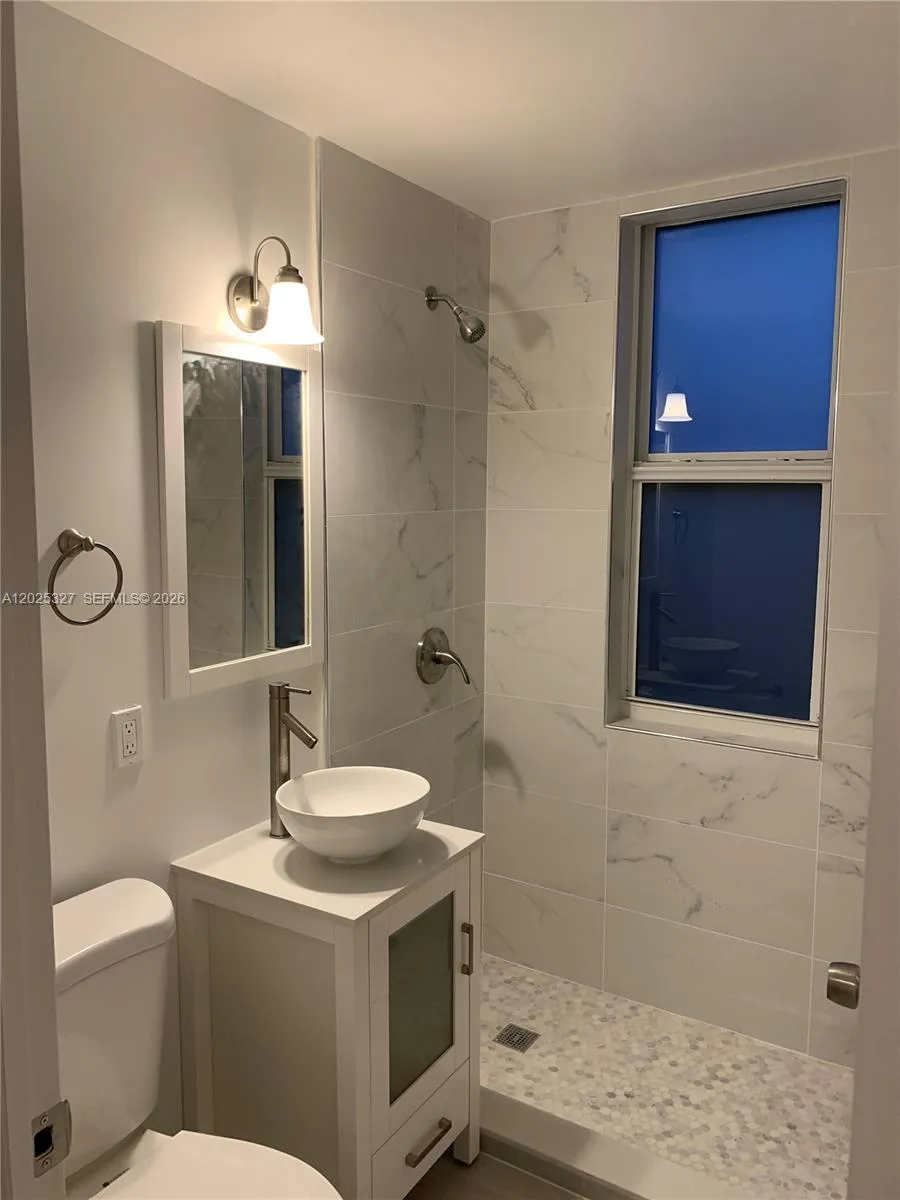 712 SW 56 AV # 4B, Coral Gables FL 33134