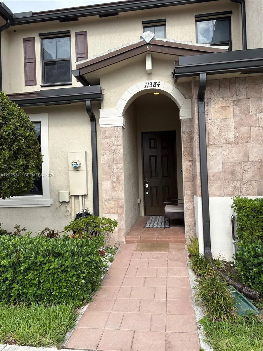 11384 W 34th Way, Hialeah FL 33018