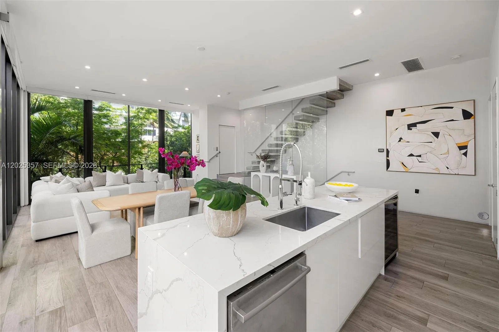 1525 Bay Rd # 1525, Miami Beach FL 33139
