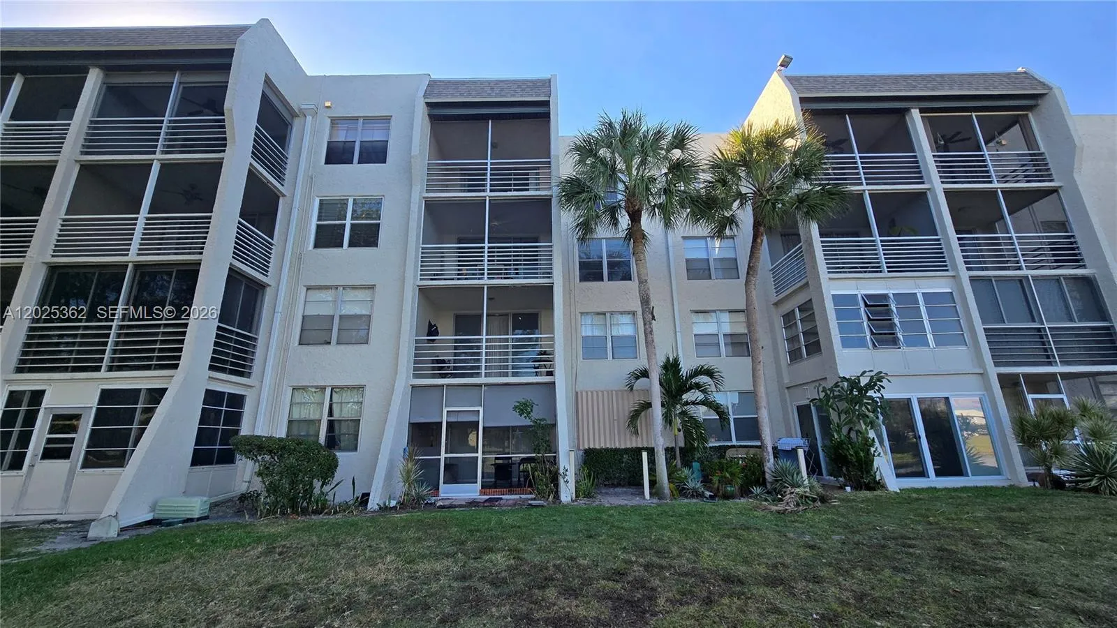9230 Lagoon Pl # 310, Davie FL 33324
