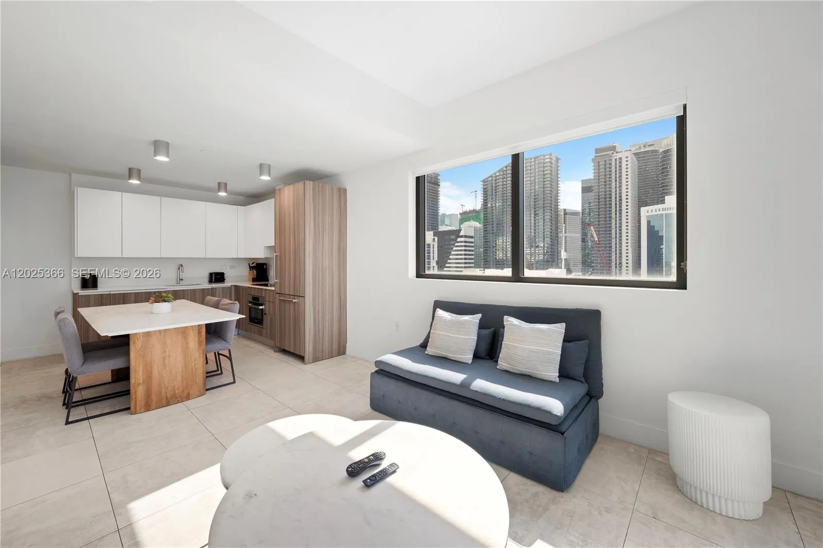 239 SW 9th St # 1701, Miami FL 33130