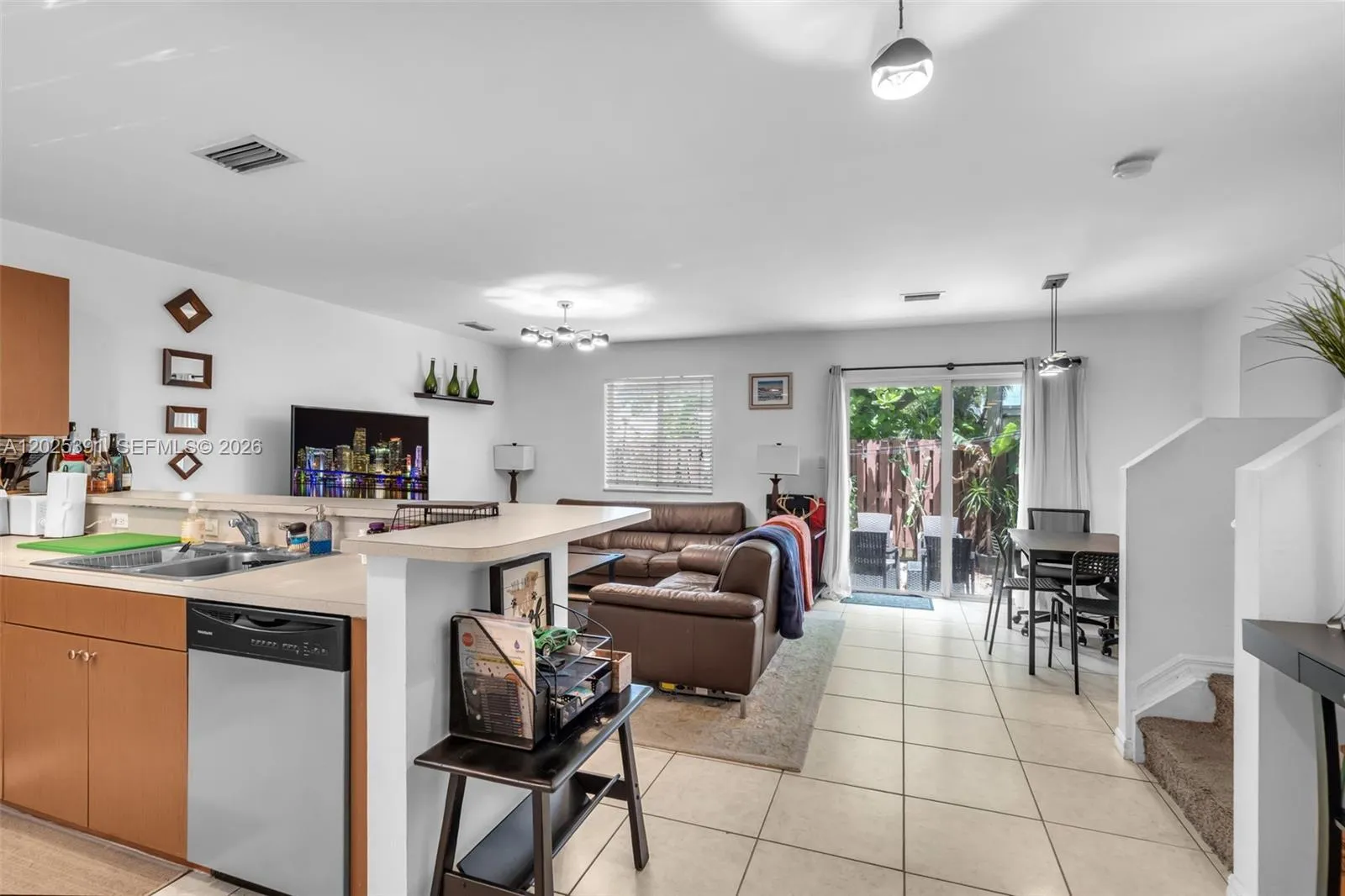 212 NE 3rd St # 10, Hallandale Beach FL 33009