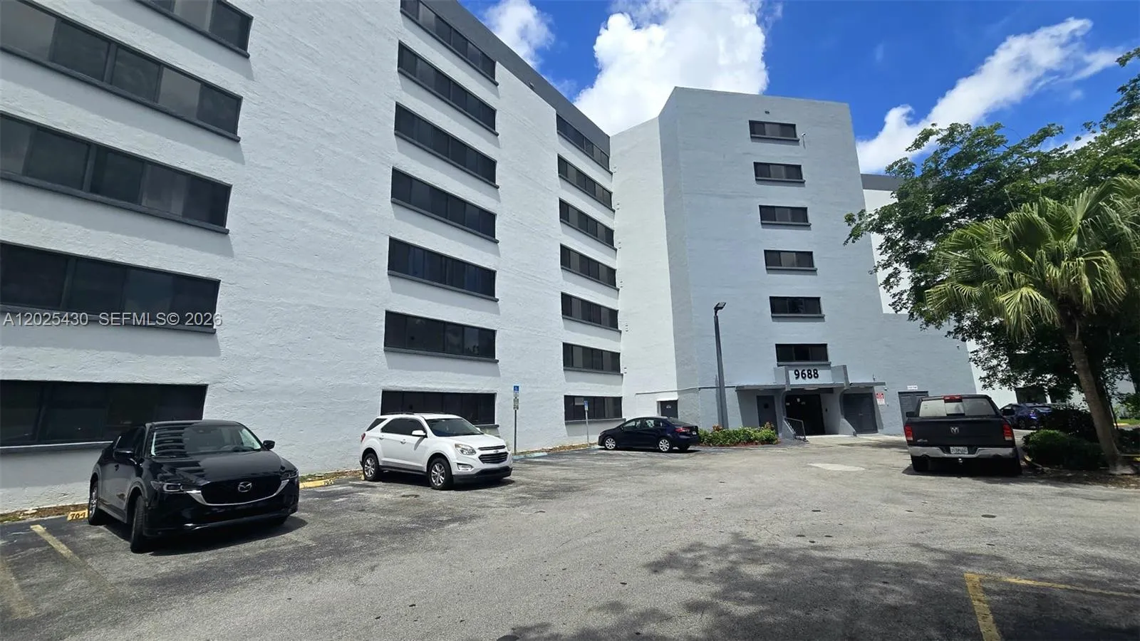 9688 Fontainebleau Blvd # 702, Miami FL 33172