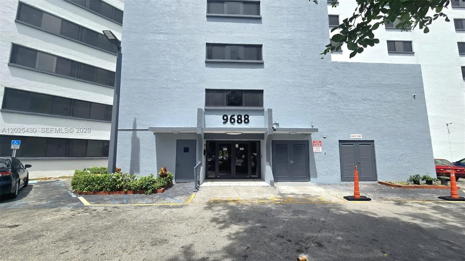 9688 Fontainebleau Blvd # 702, Miami FL 33172