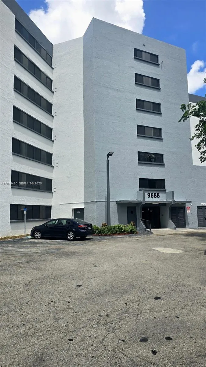 9688 Fontainebleau Blvd # 702, Miami FL 33172