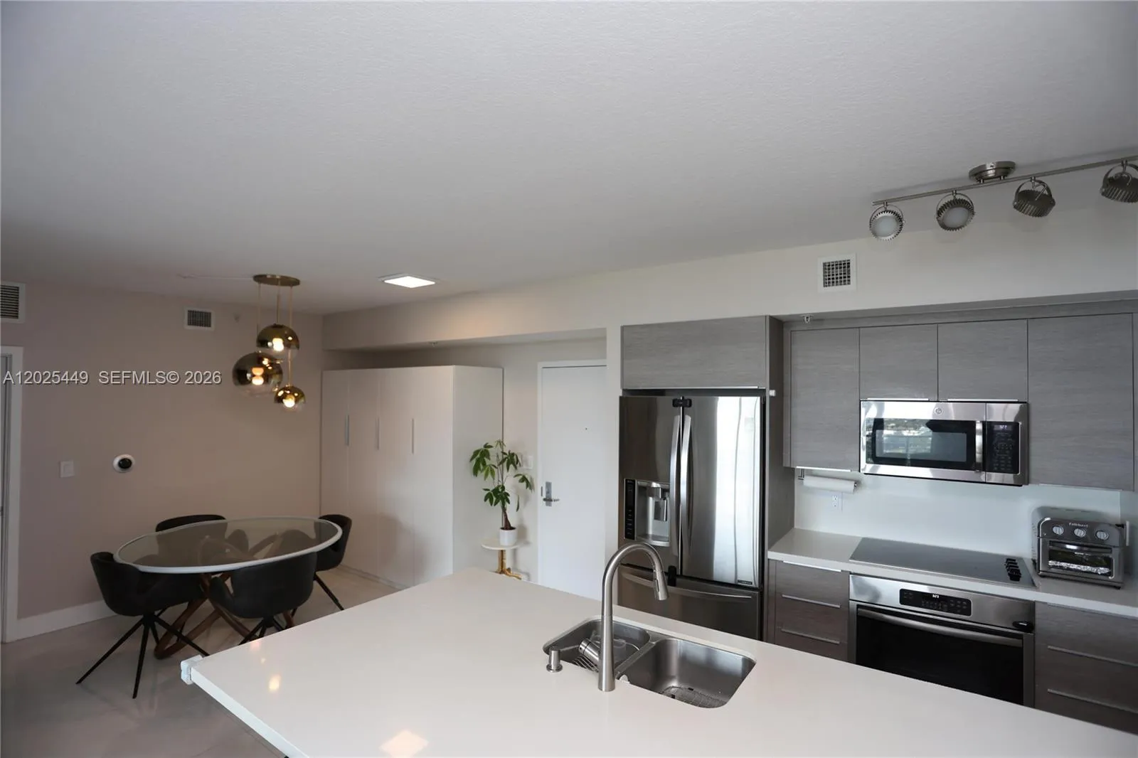 325 S Biscayne Blvd # 1822, Miami FL 33131
