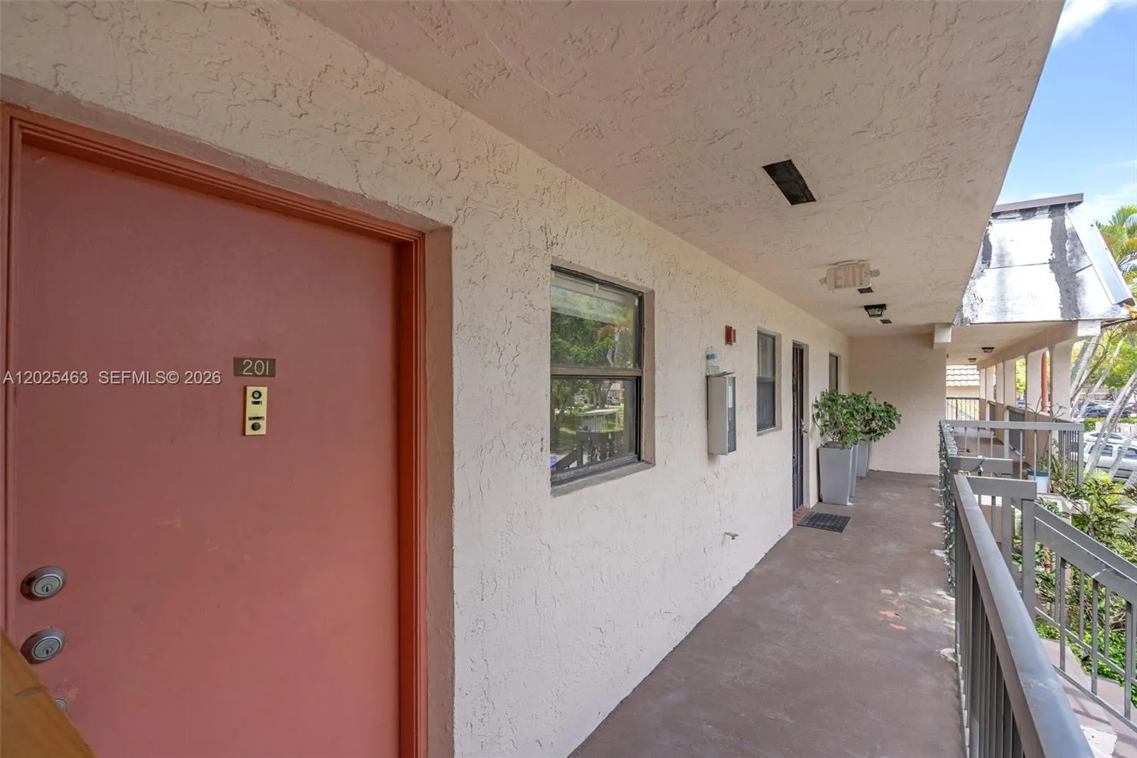 841 NE 207th Ln # 201, Miami FL 33179