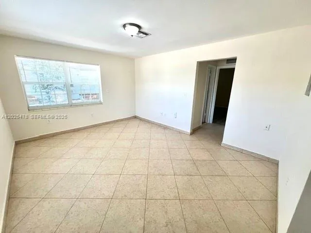696 NE 85th St # 1, Miami FL 33138