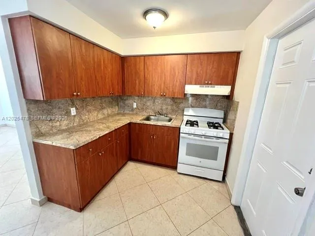 696 NE 85th St # 1, Miami FL 33138