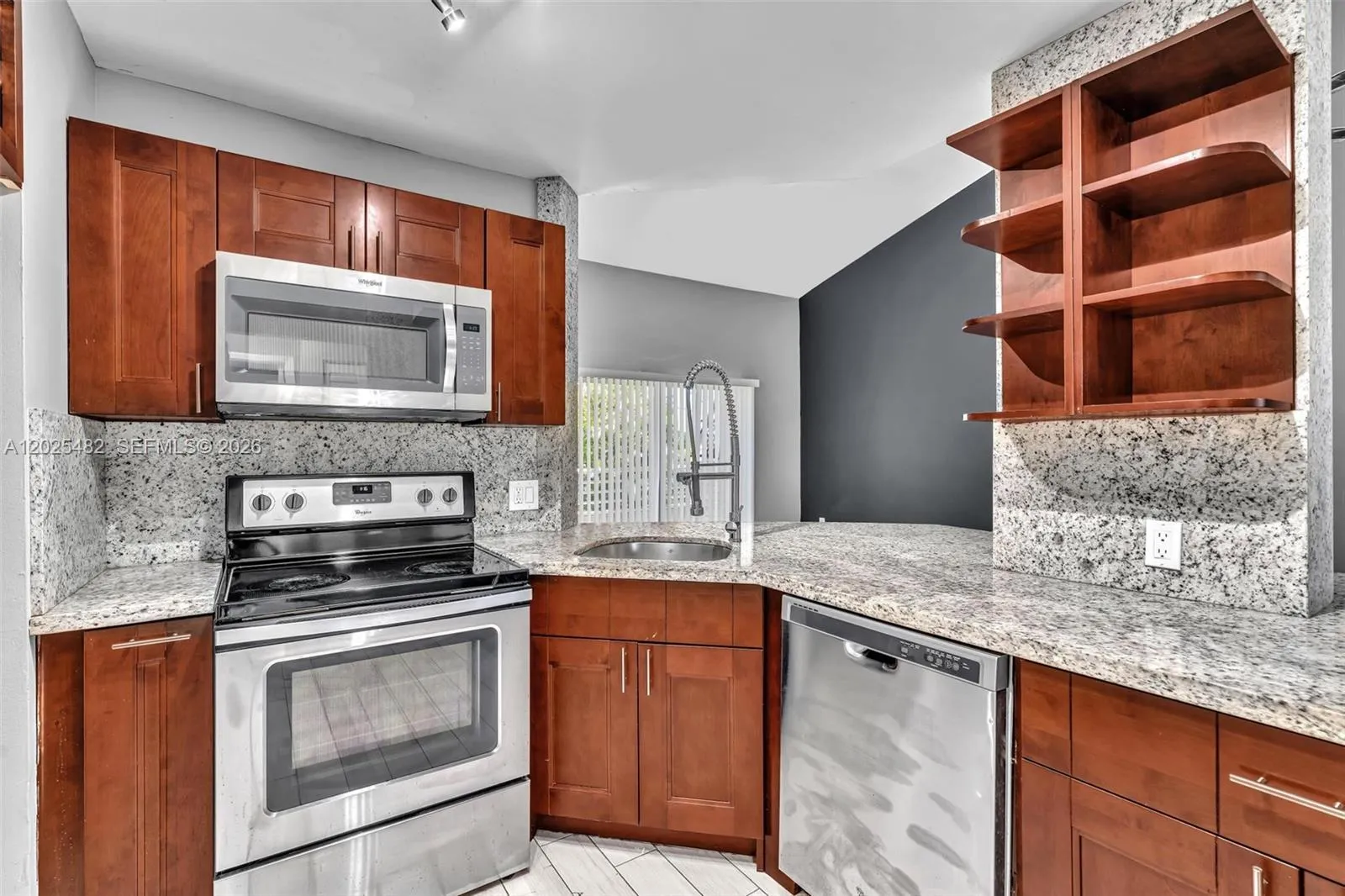 3417 NW 44th St # 101, Oakland Park FL 33309