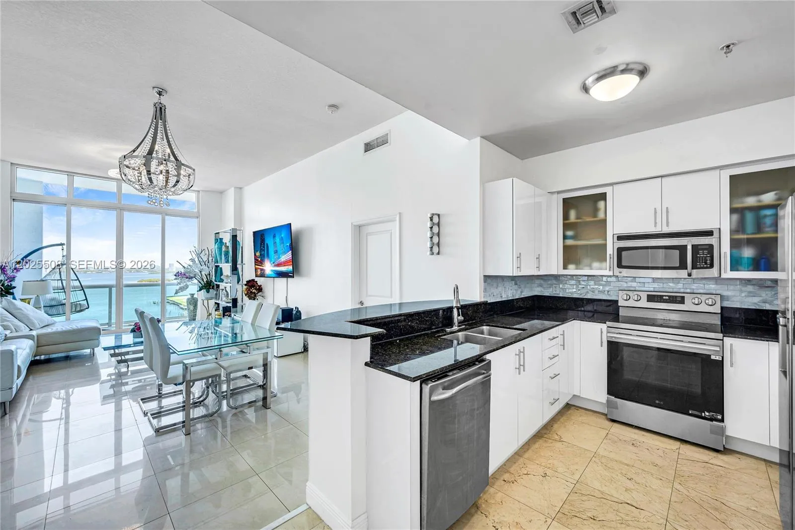 7900 Harbor Island Dr, North Bay Village FL 33141