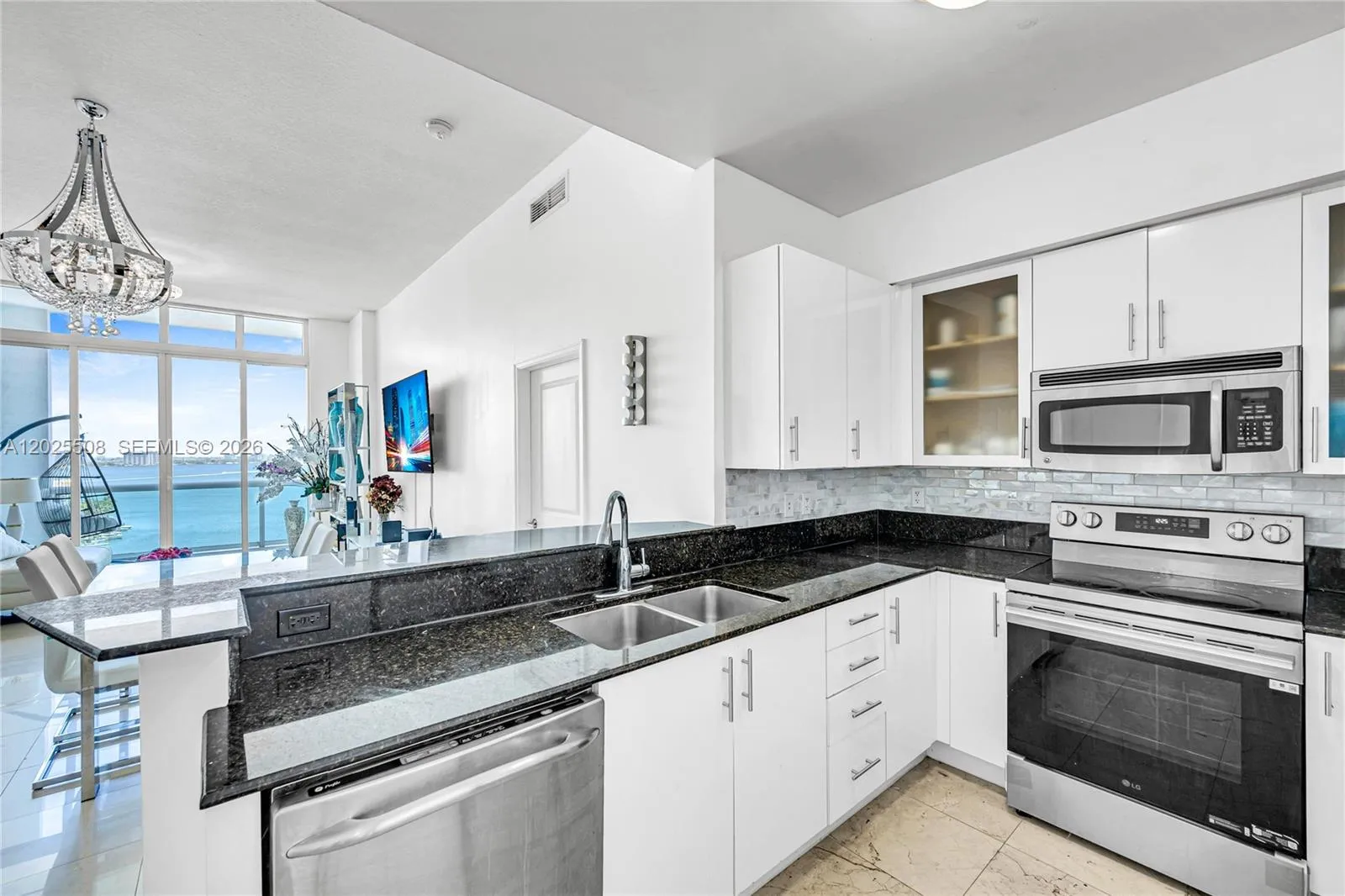 7900 Harbor Island Dr, North Bay Village FL 33141
