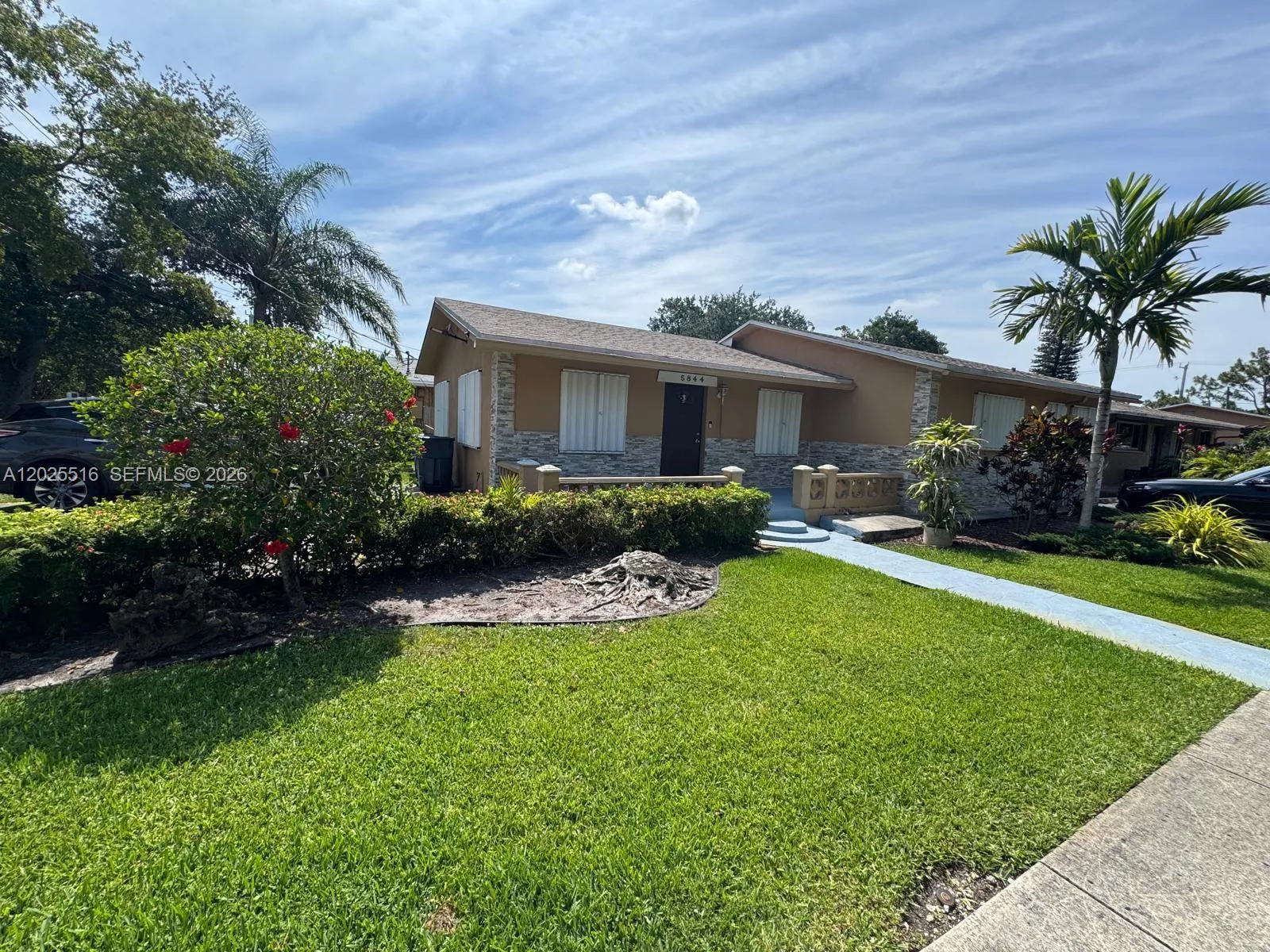 5844-5846 Pierce St, Hollywood FL 33021