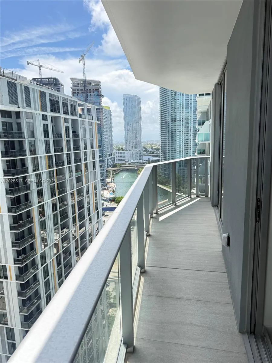 77 SE 5 # 2307, Miami FL 33131