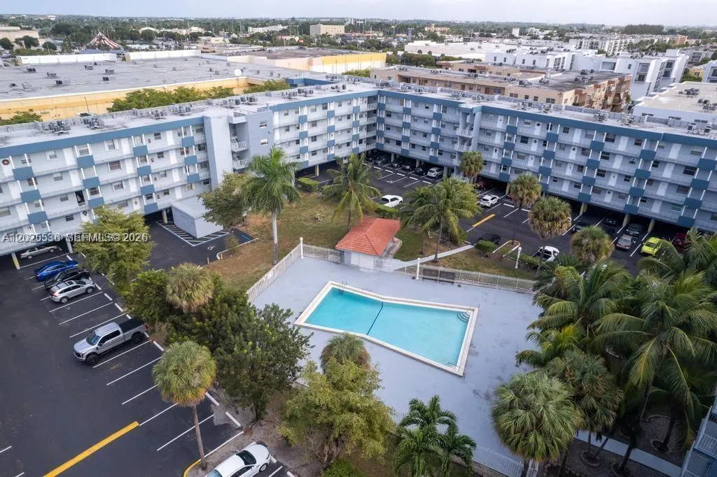 1655 W 44th Pl # 211, Hialeah FL 33012