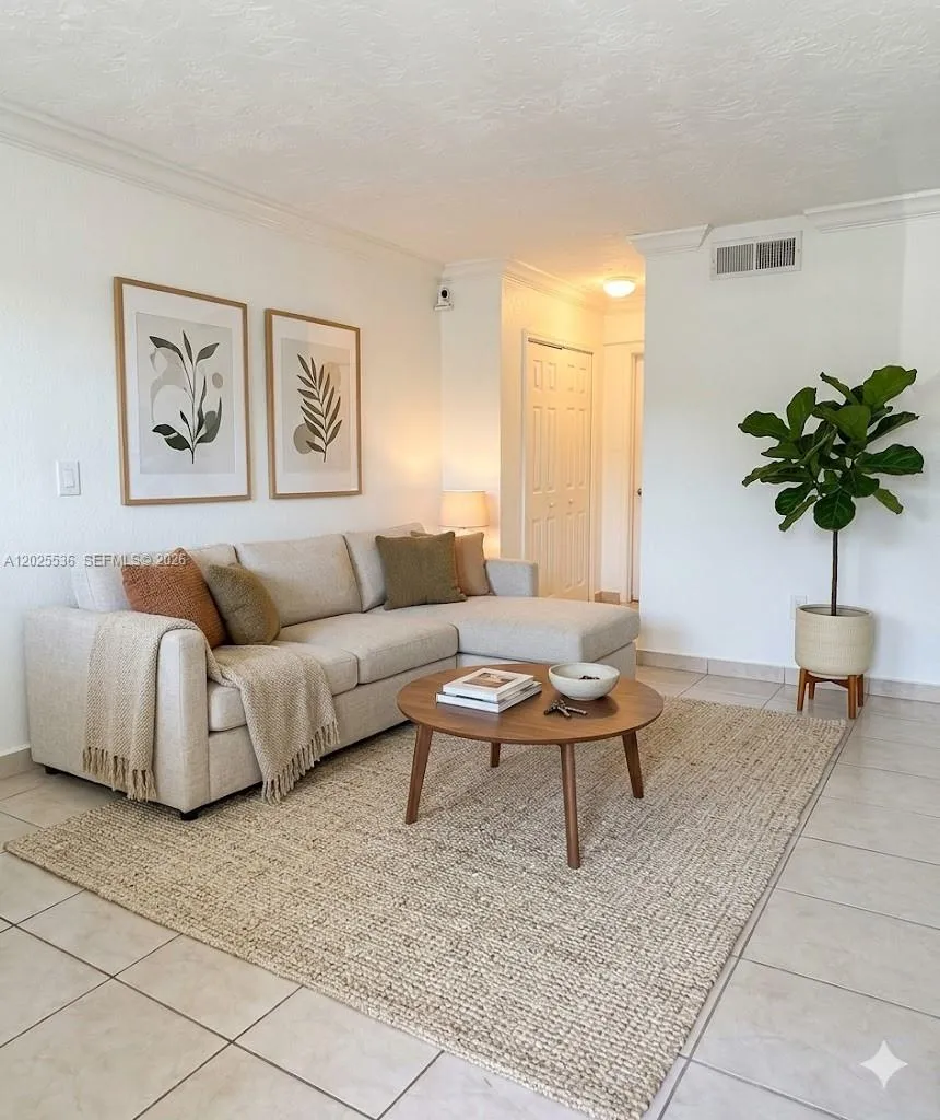 1655 W 44th Pl # 211, Hialeah FL 33012