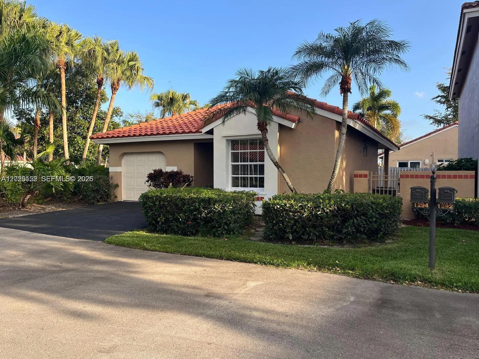 1294 Seagrape Cir, Weston FL 33326