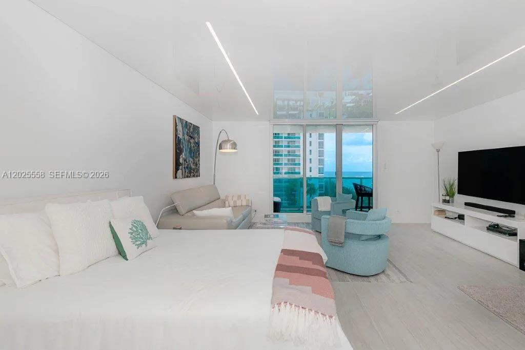 2301 Collins Ave # 811, Miami Beach FL 33139